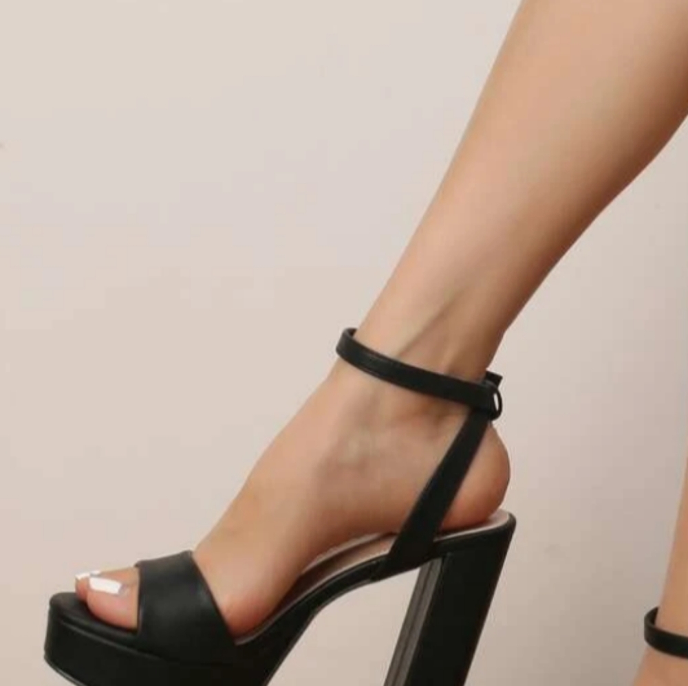 Madden Girl Omega Black Heel Dress Sandals sz 9